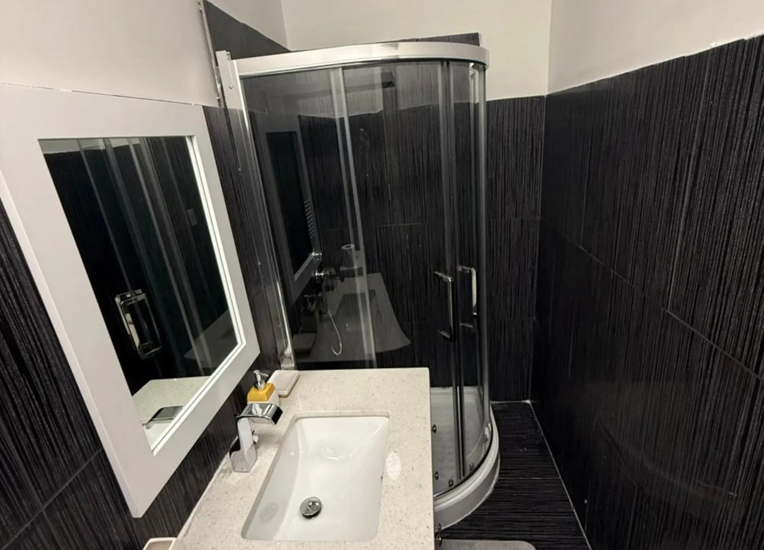 Exotic Couple Suite Near Downtown Toronto Villa